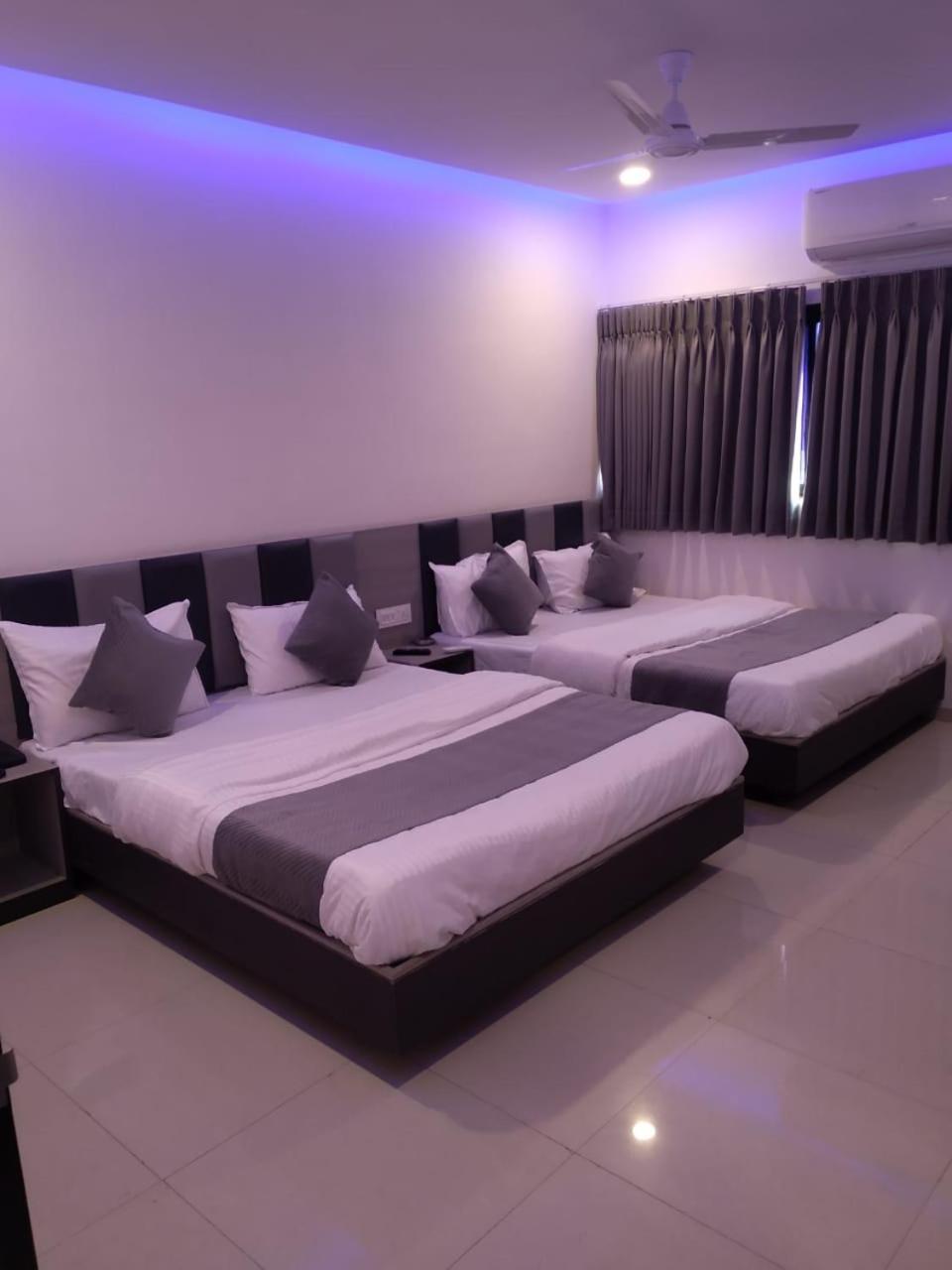 Hotel Selfie Inn Ahmedabad Exterior photo