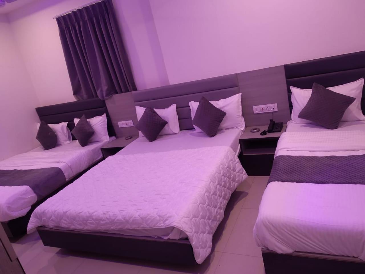 Hotel Selfie Inn Ahmedabad Exterior photo