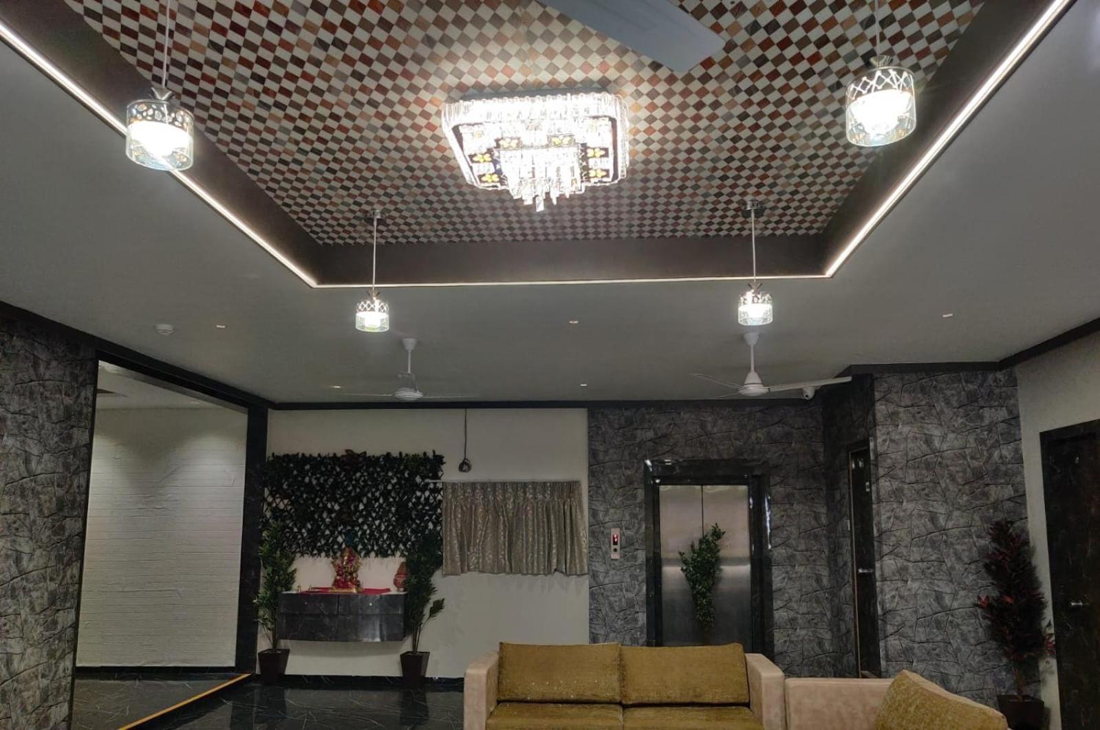 Hotel Selfie Inn Ahmedabad Exterior photo