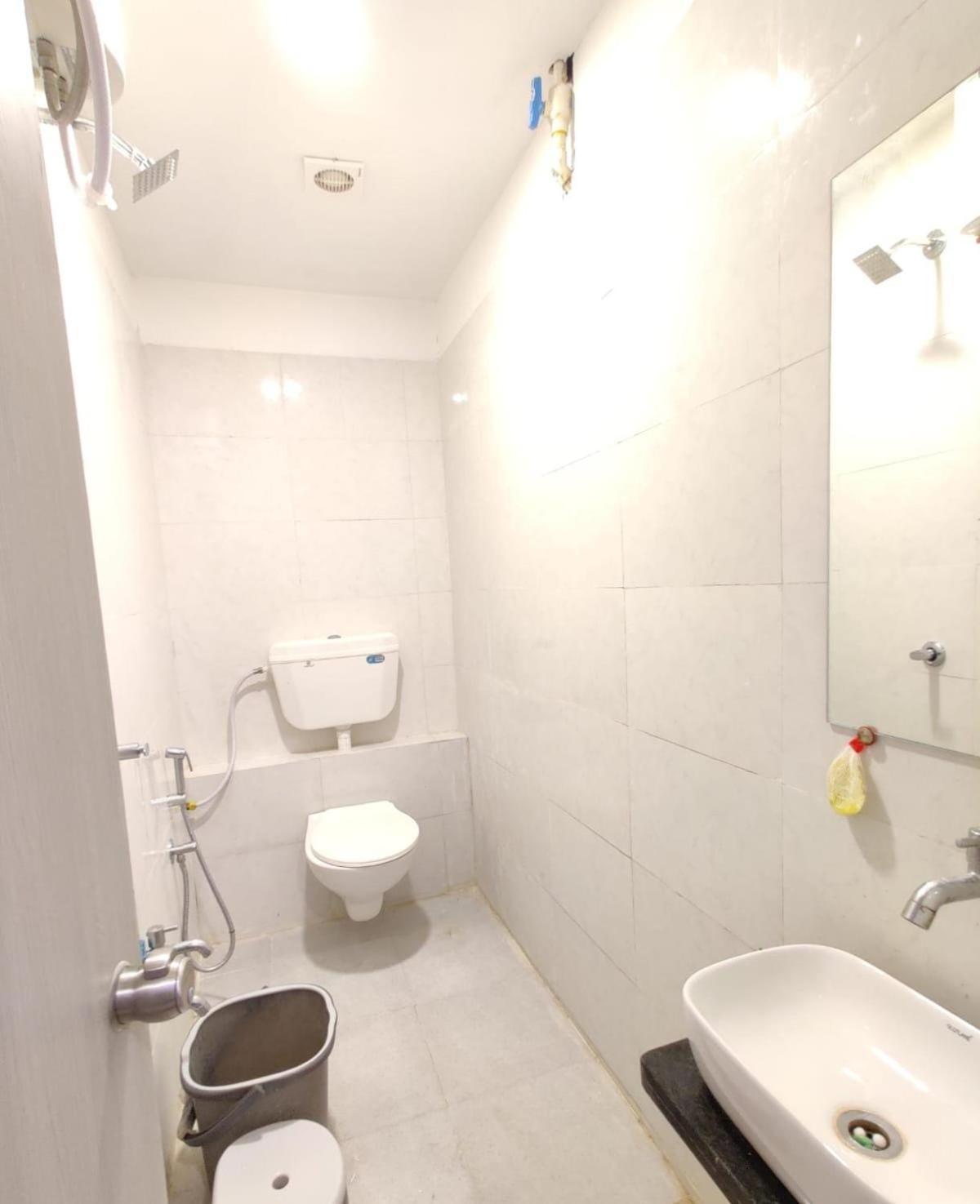 Hotel Selfie Inn Ahmedabad Exterior photo