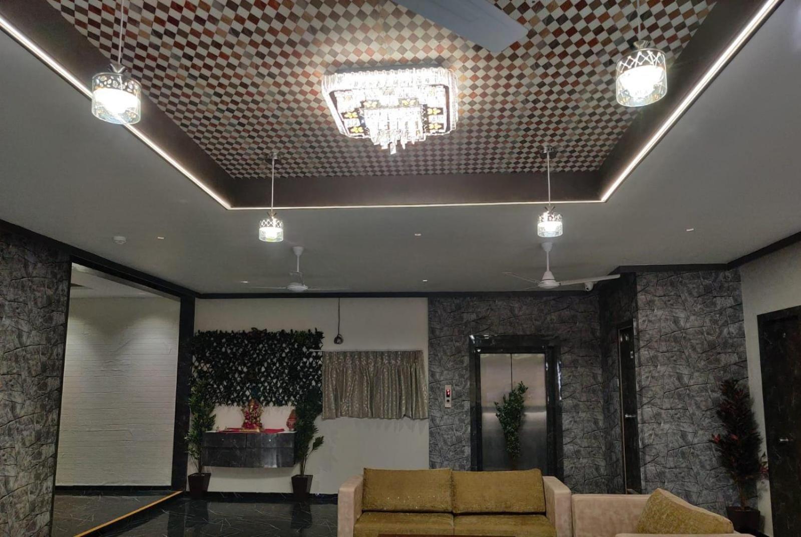 Hotel Selfie Inn Ahmedabad Exterior photo